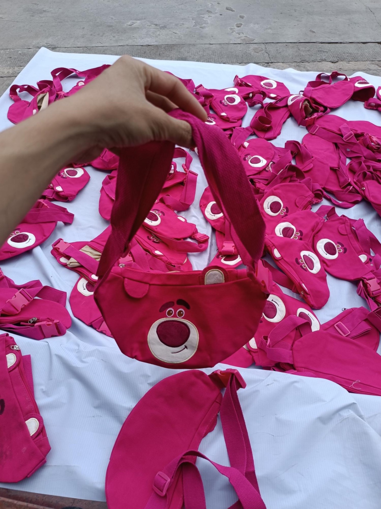 20250221_LgTvAtUBuG Túi bao tử gấu dâu losto dễ thương Tmark - Image 1